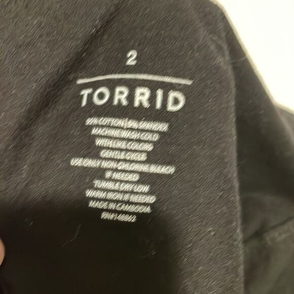 Torrid Brand Size 2 (2XL) Black Short Sleeve Jumpsuit Romper Cotton & Spandex - Picture 3 of 3